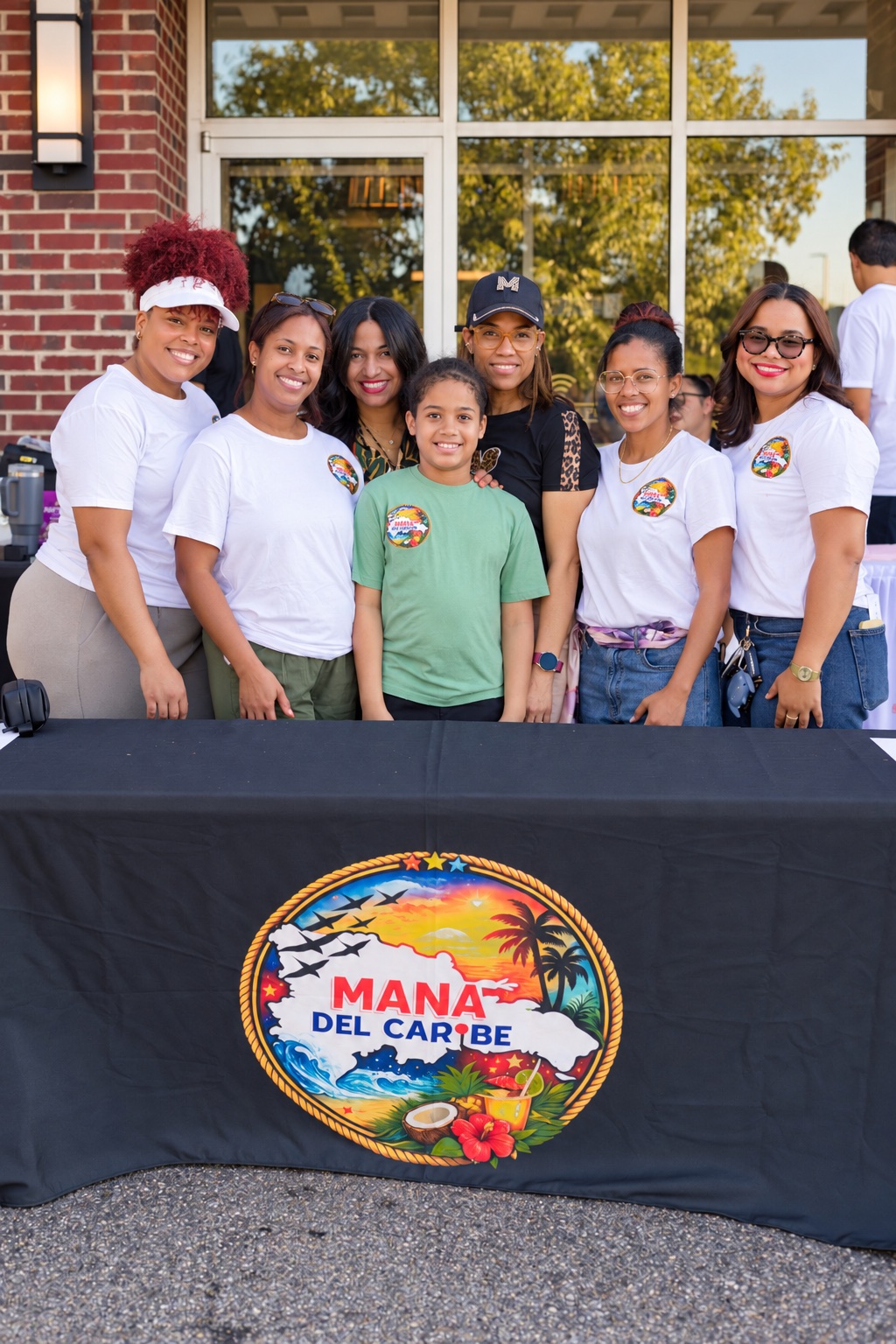 The Mana del Caribe team together at a community event